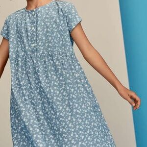3/$10 Uniqlo Kids Casual Dress in Blue with White Floral